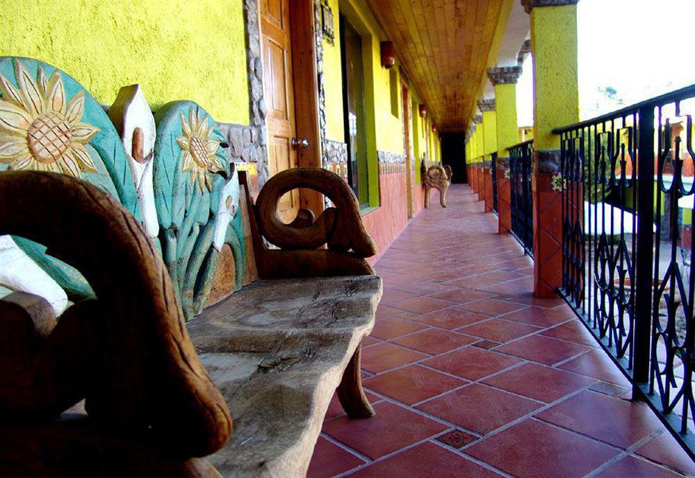 Plaza Mexicana Margarita's Creel Exterior foto