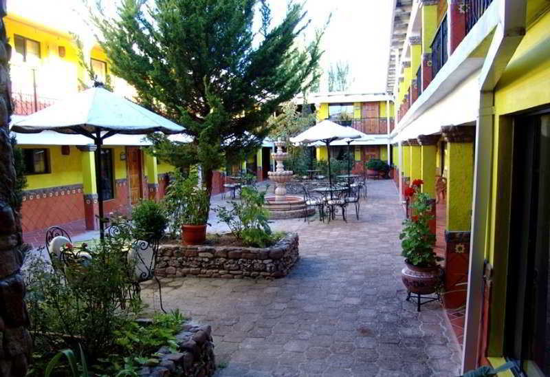 Plaza Mexicana Margarita's Creel Exterior foto